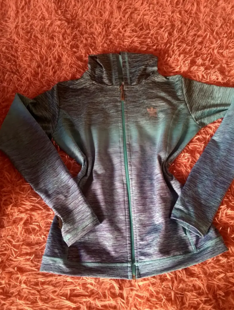 Chaqueta deportiva rosada con cremallera - 5