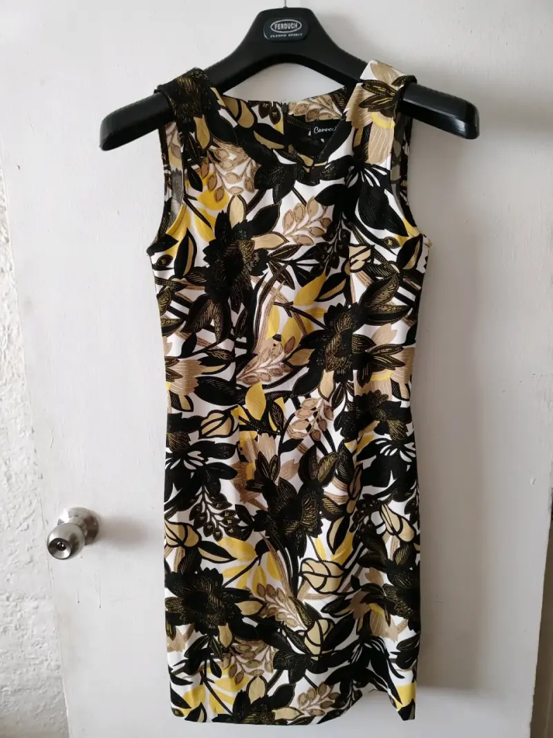 Vestido floral sin mangas - 1