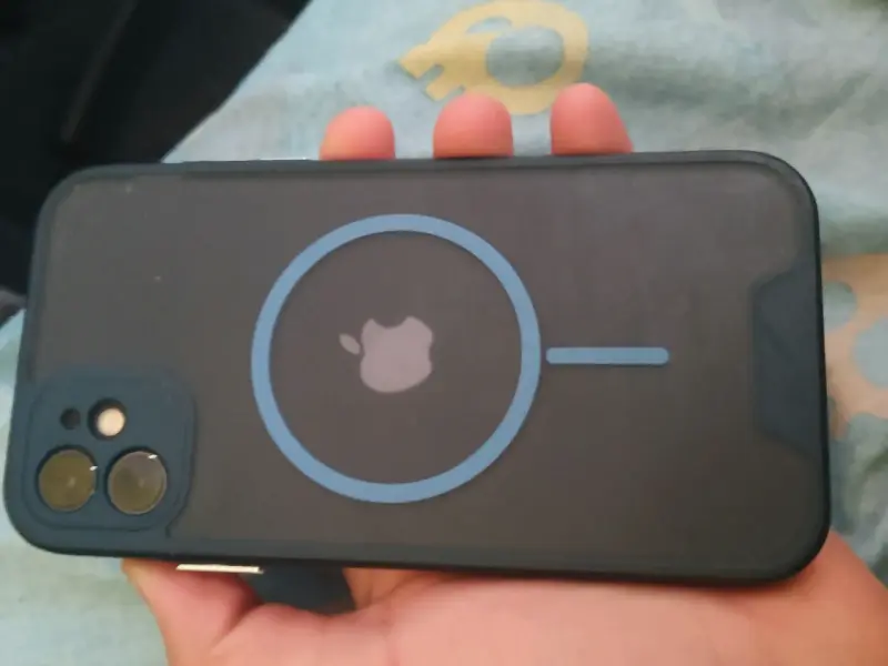 iPhone 11 72%bateria - 2
