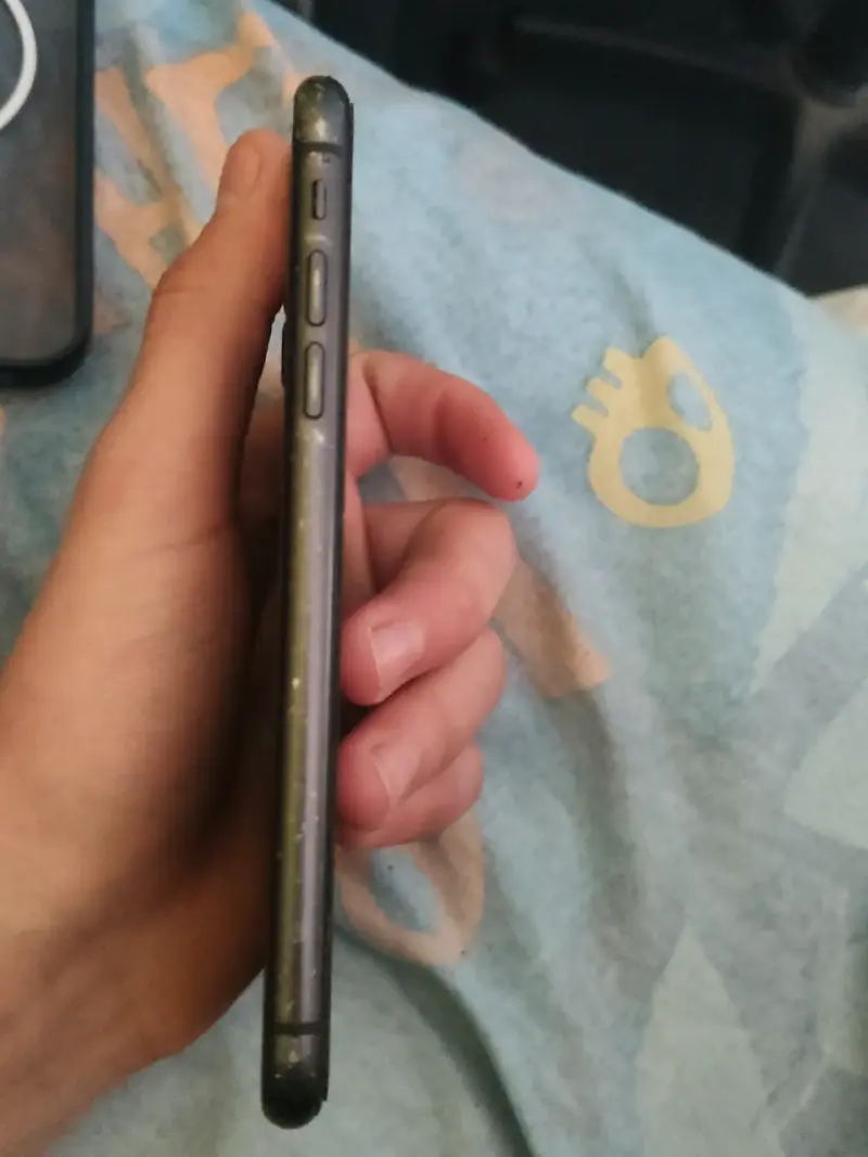 iPhone 11 72%bateria - 6
