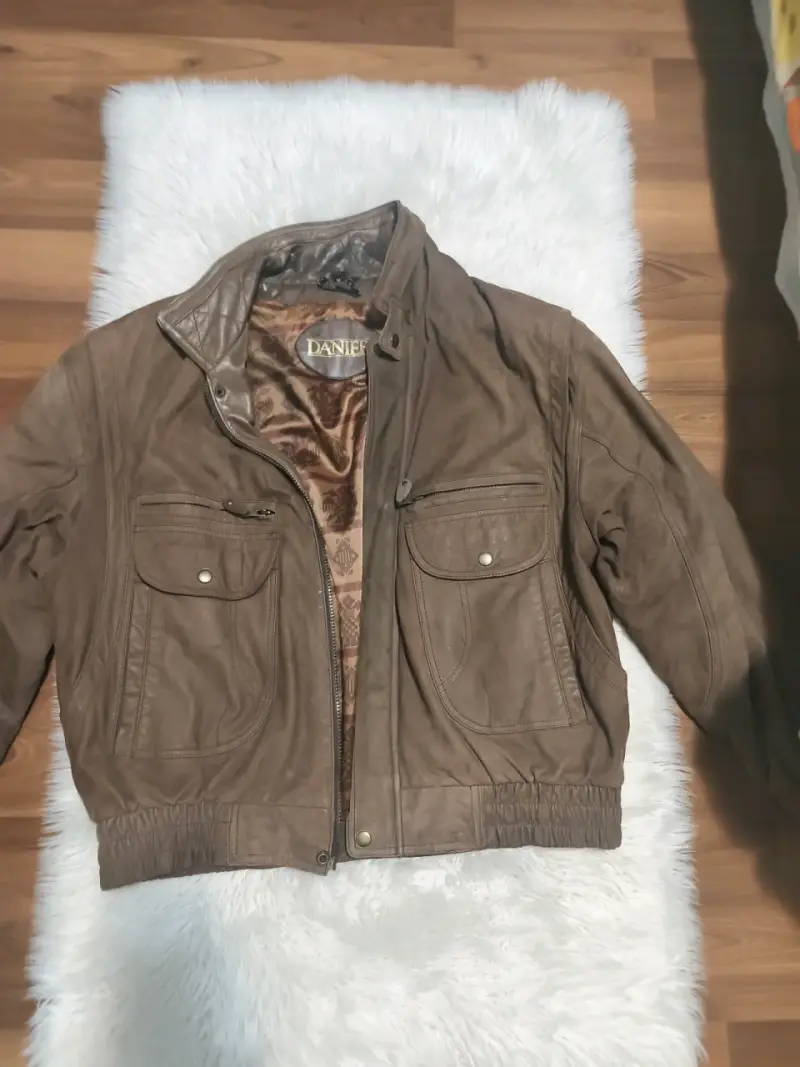 Chaqueta marrón de cuero - 1