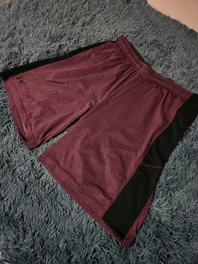 Short deportivo burdeos y negro - miniatura 1