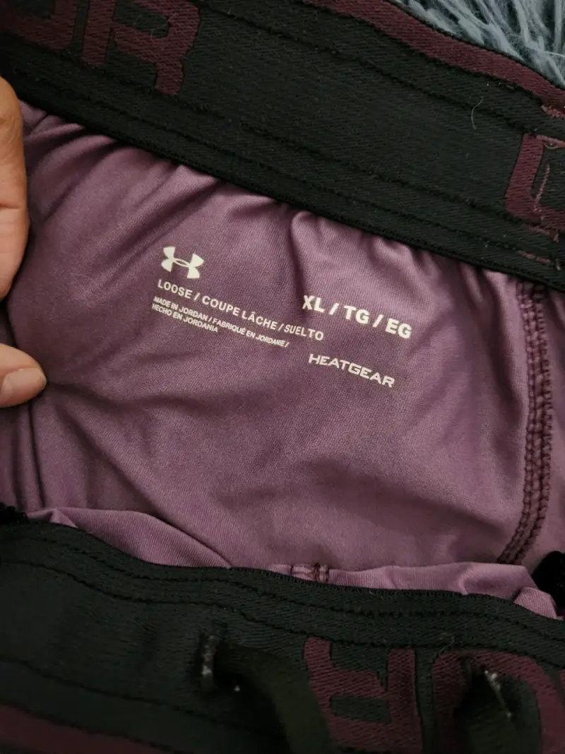 Short deportivo burdeos y negro - 3
