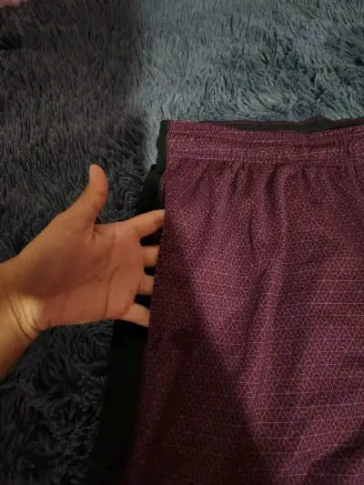 Short deportivo burdeos y negro - miniatura 4