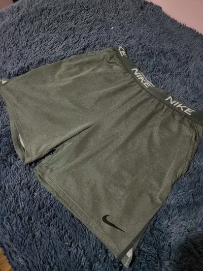 Shorts deportivos Nike grises - miniatura 1