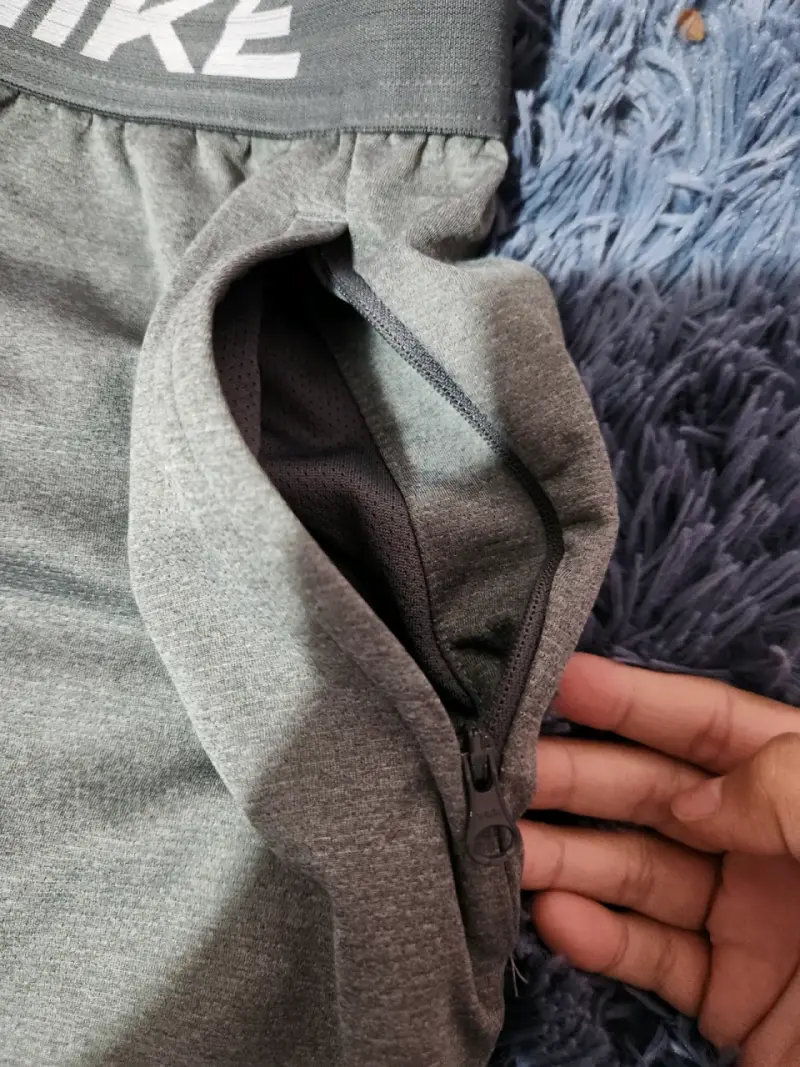 Shorts deportivos Nike grises - 2