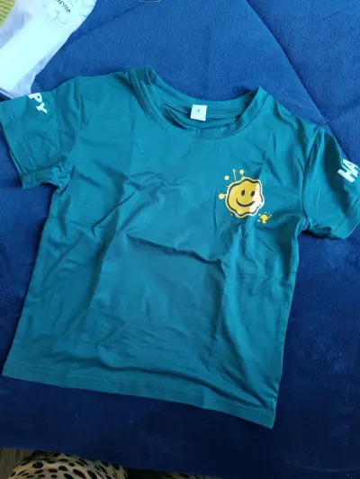 Polera azul con diseño sonriente - miniatura 1