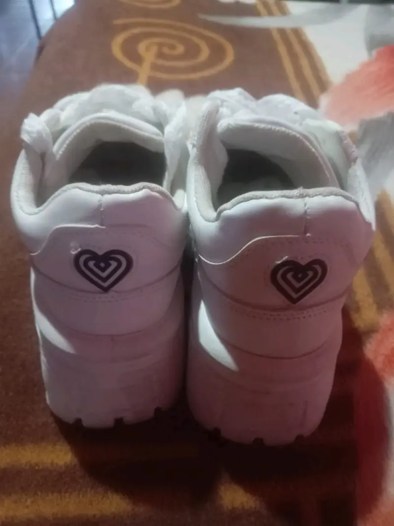 Zapatillas blancas estilo casual - 3