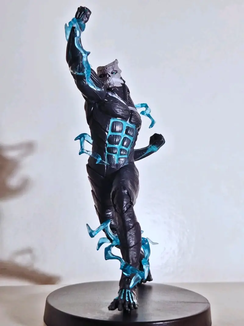 Figura Kaiju N° 8 con caja - 2