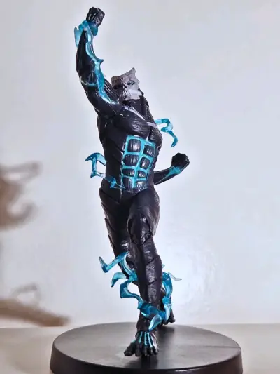 Figura Kaiju N° 8 con caja - miniatura 2