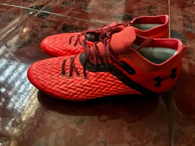 Zapatillas deportivas rojas - miniatura 1