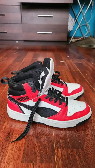 Zapatillas Puma rojas y blancas talla 37 - miniatura 3