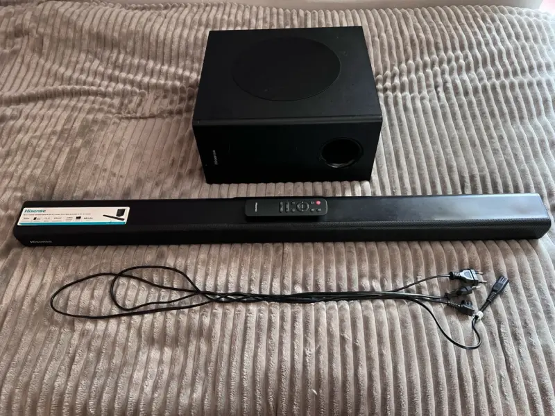 Barra de sonido Hisense con subwoofer + barra smng - 1