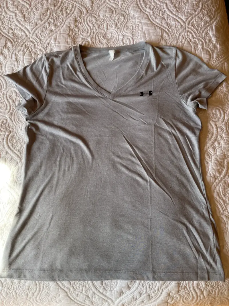Polera gris deportiva - 1