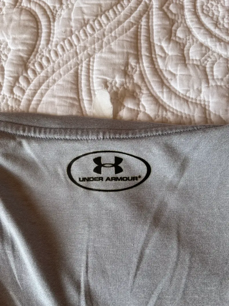 Polera gris deportiva - 2