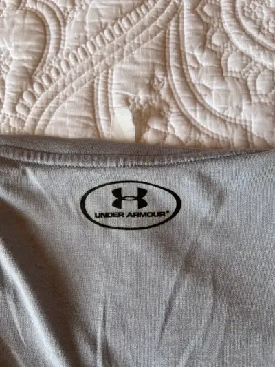 Polera gris deportiva - miniatura 2