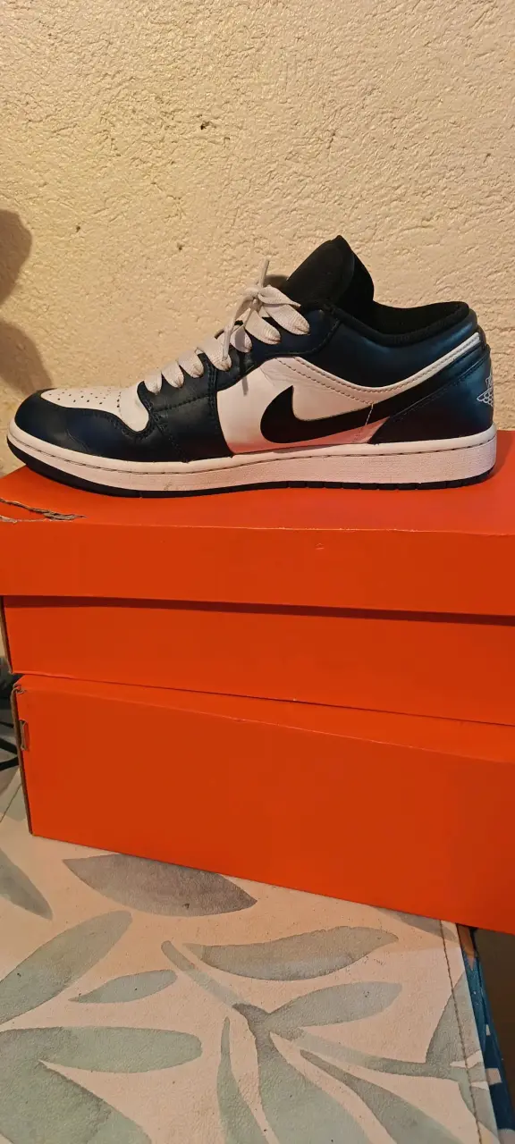 Zapatillas deportivas blancas y negras - 3