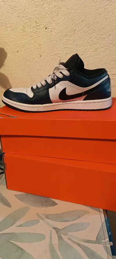 Zapatillas deportivas blancas y negras - miniatura 3