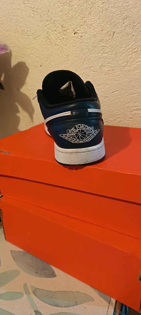 Zapatillas deportivas blancas y negras - 4