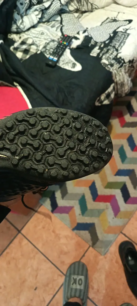 Zapatillas Nike negras y rojas - 6