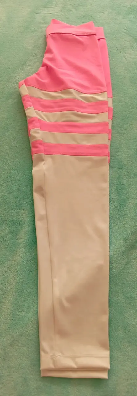 Leggings deportivos rosados con blanco