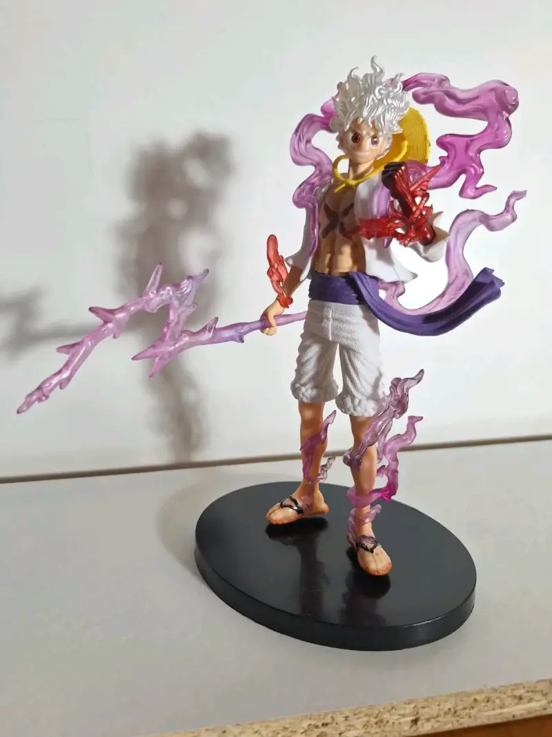 Figura de colección niña luffy - 2