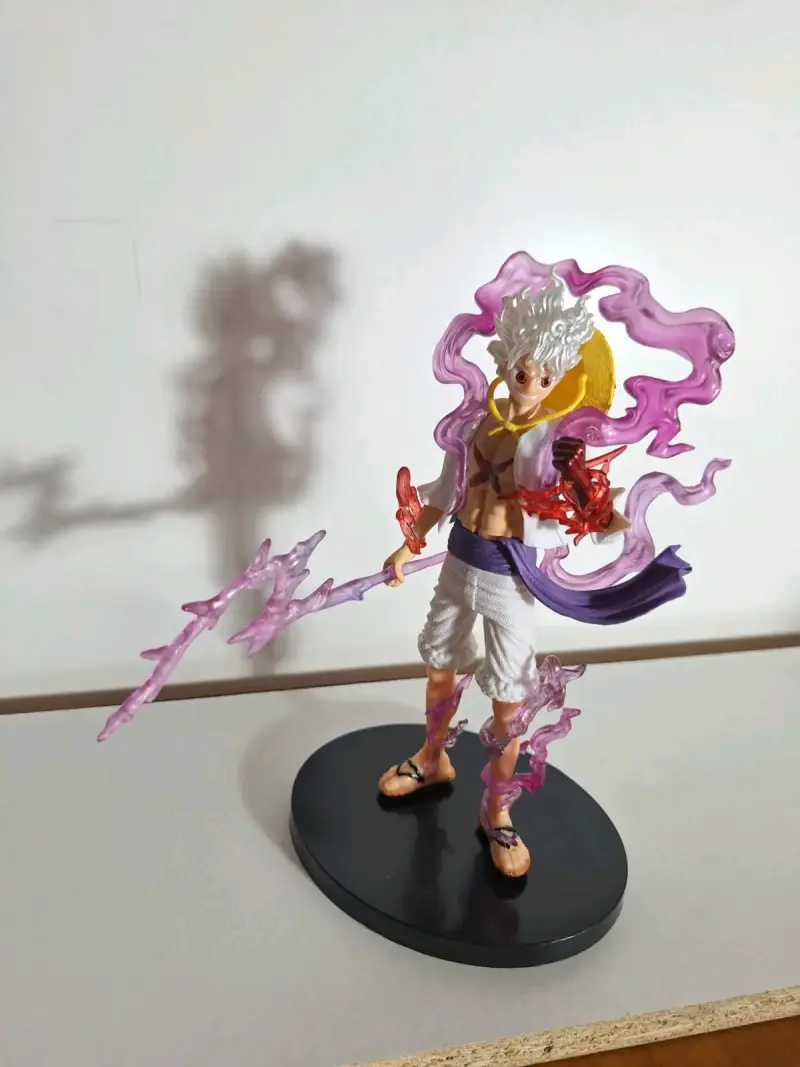 Figura de colección niña luffy - 5