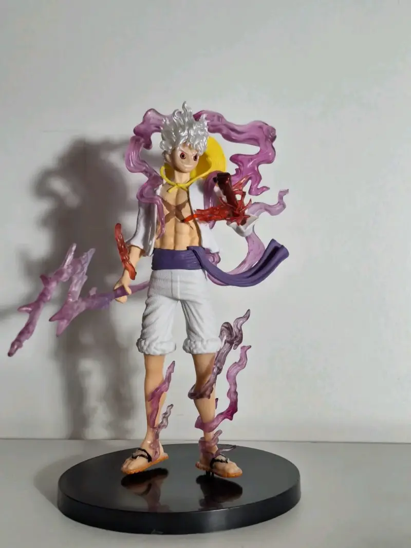 Figura de colección niña luffy - 6