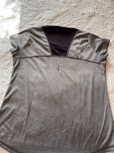 Polera deportiva gris mujer - miniatura 2