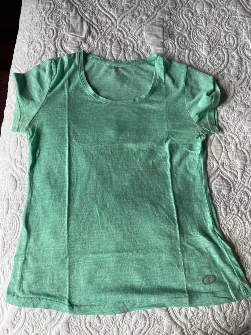 Polera deportiva verde claro - 1