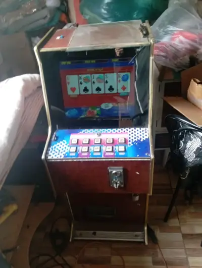Máquina tragamonedas vintage - miniatura 1