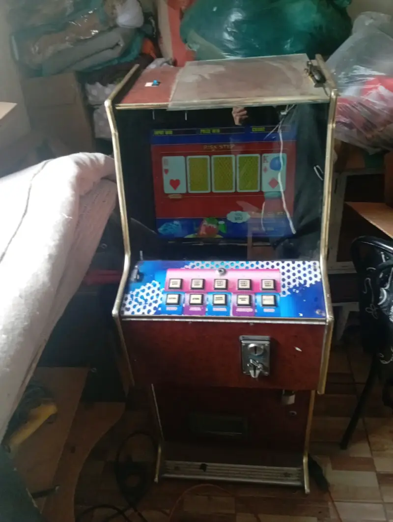 Máquina tragamonedas vintage - 2