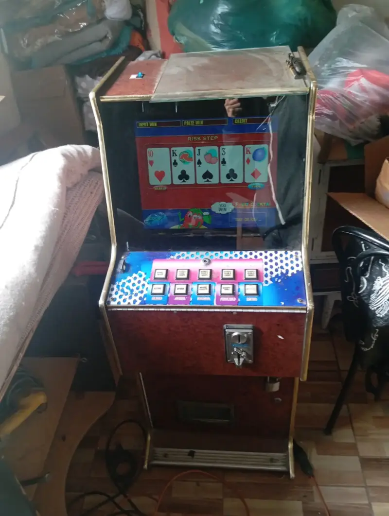 Máquina tragamonedas vintage - 3