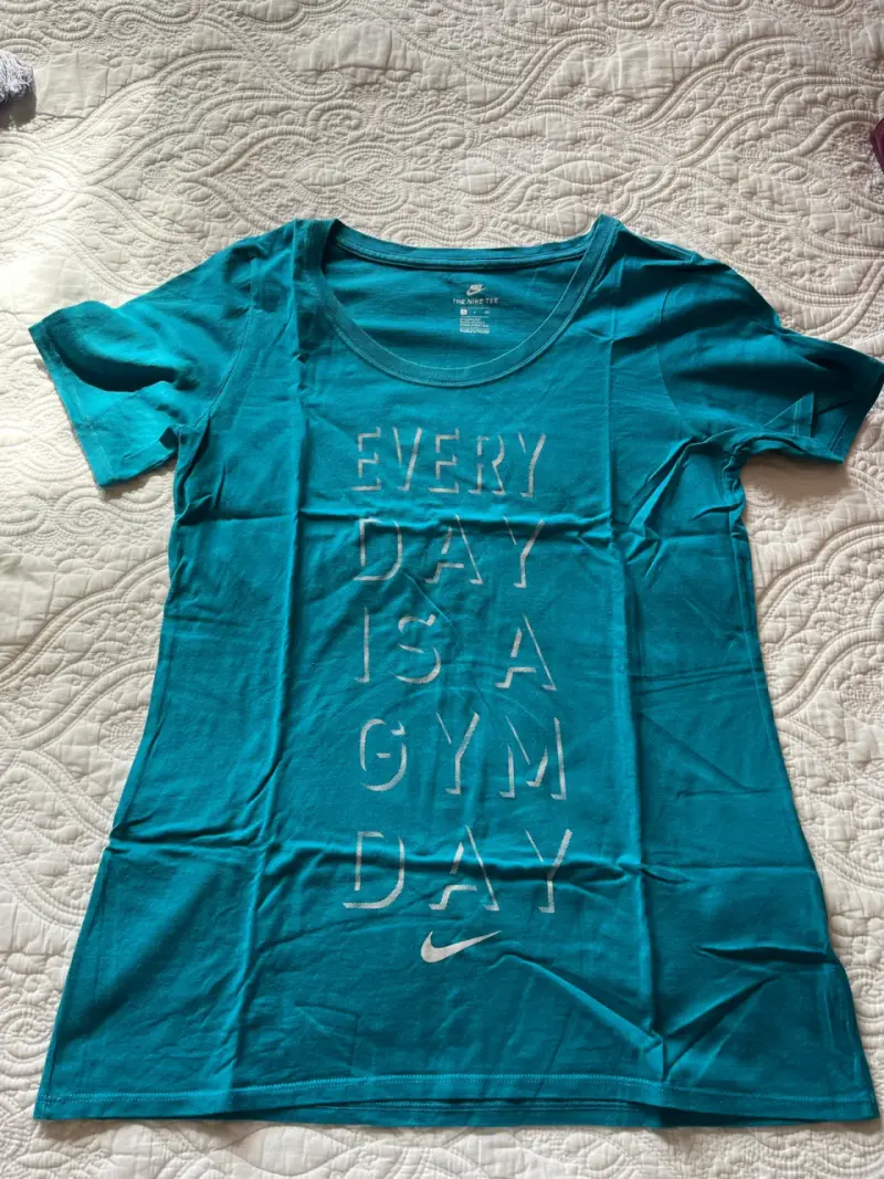 Polera deportiva Nike turquesa - 1