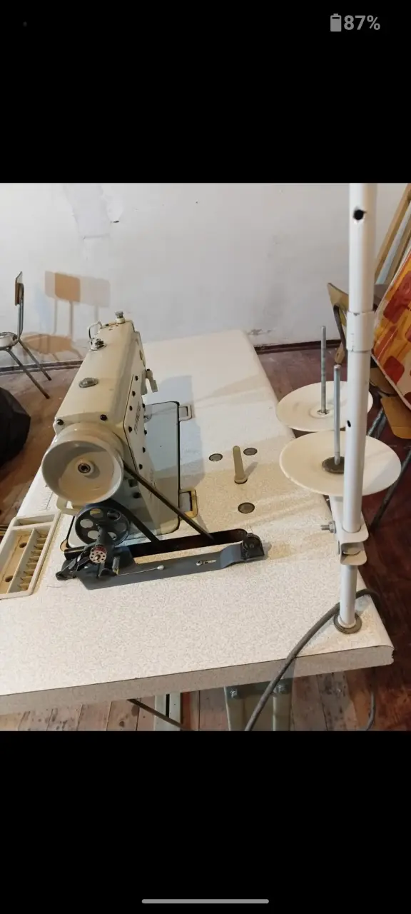 Máquina de coser industrial - 1