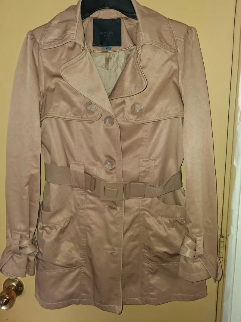 Trench beige con cinturón - 1