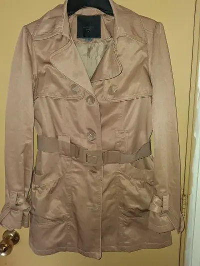 Trench beige con cinturón - miniatura 1