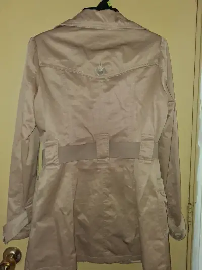 Trench beige con cinturón - miniatura 2