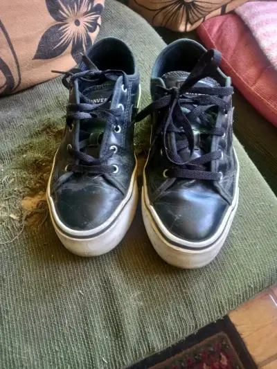 Zapatillas negras usadas - miniatura 1