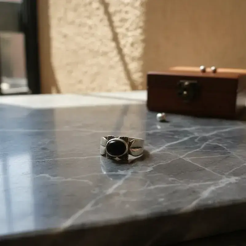Anillo de plata con piedra negra - 2