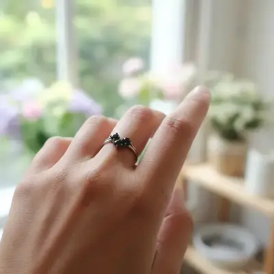 Anillo de plata con piedras negras - miniatura 3