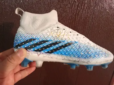 Botines de fútbol blancos y azules - miniatura 3