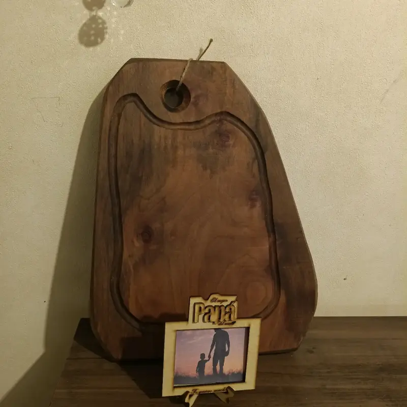 Tabla de cortar madera rústica