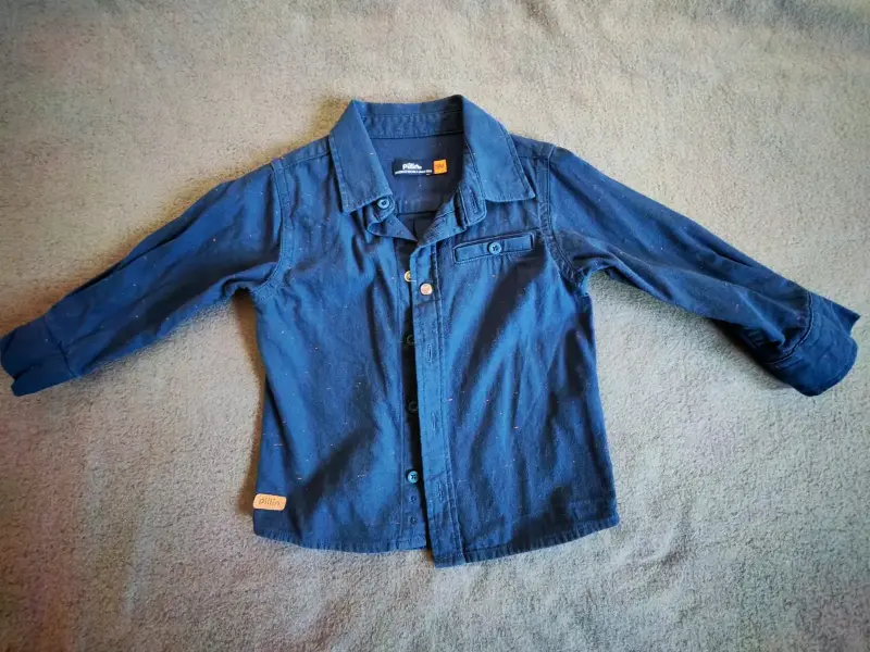 Camisa infantil azul oscuro