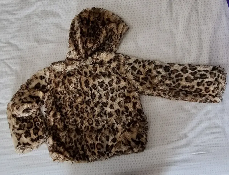 Poleron de peluche con capucha - 3