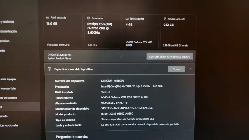 PC de escritorio con monitor - 2