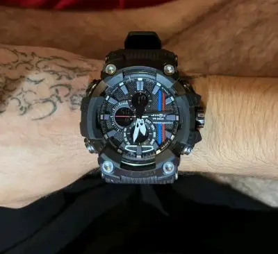 Reloj deportivo negro resistente - miniatura 1