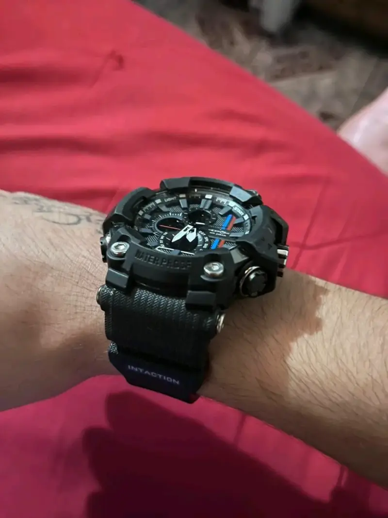 Reloj deportivo negro resistente - 2