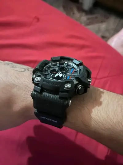 Reloj deportivo negro resistente - miniatura 2