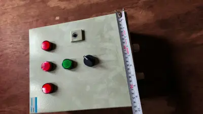Caja eléctrica trifásica de con disyuntores - miniatura 3